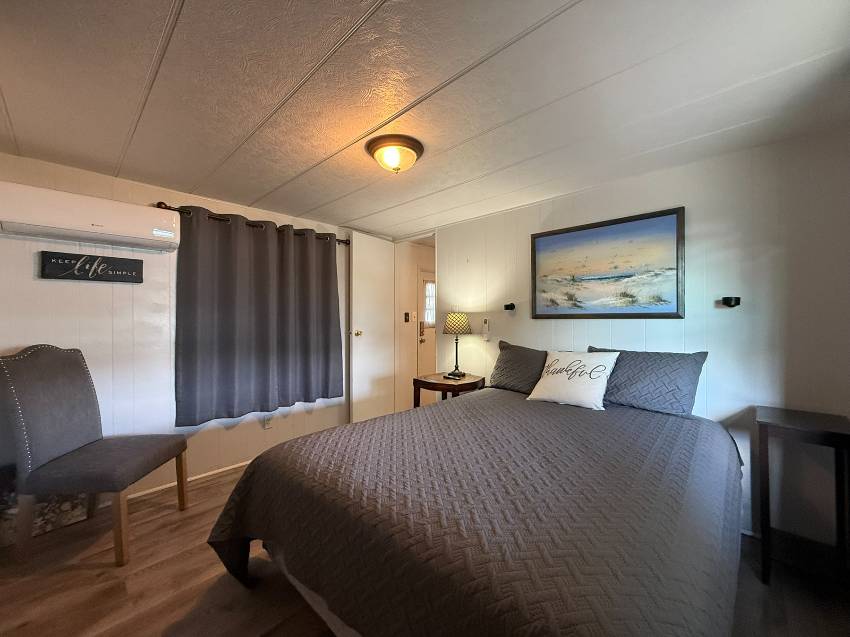 35 Kingsport Ave a Palmetto, FL Mobile or Manufactured Home for Sale